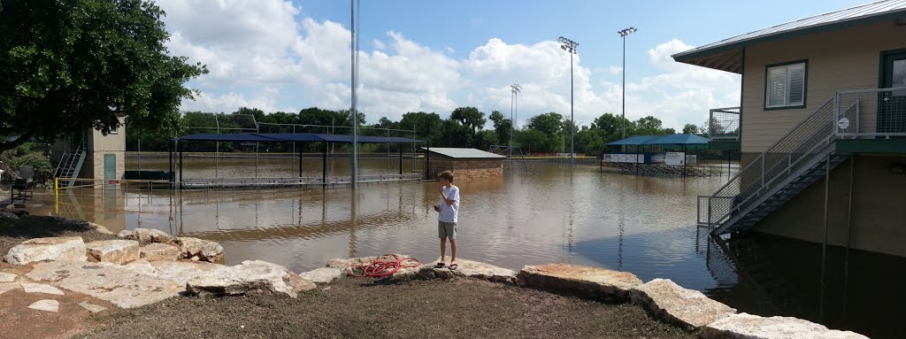 San Antonio May 2013 Flood, Олмос-Парк