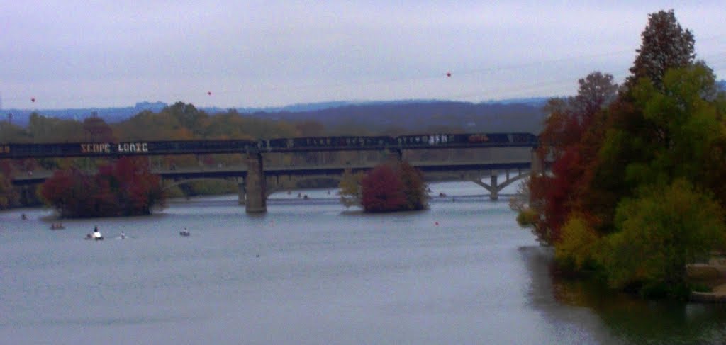 Zoom al Puente Ferroviario desde Puente 1st Street, Остин