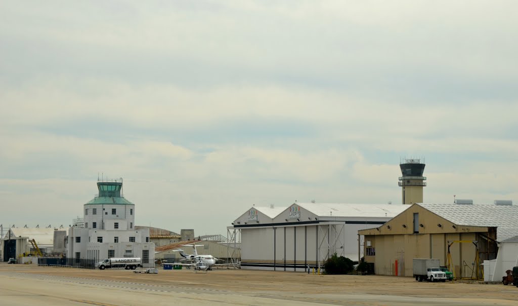 Control Towers at Houston-Hobby Airport, Пасадена