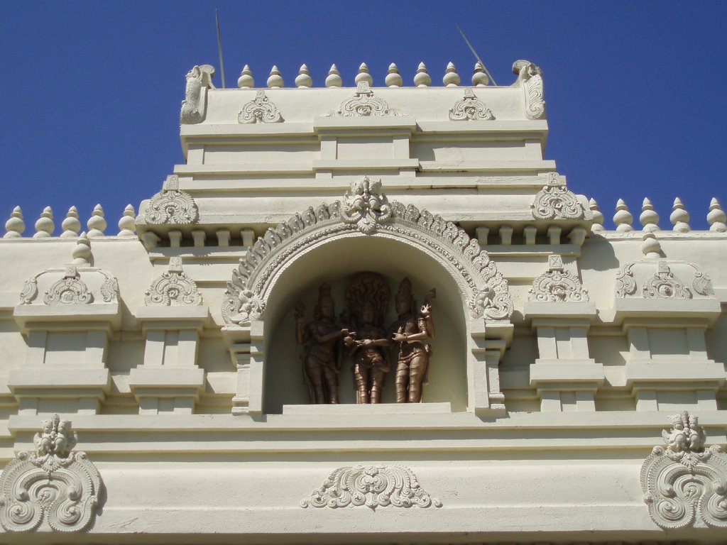Meenakshi Temple, Пирленд