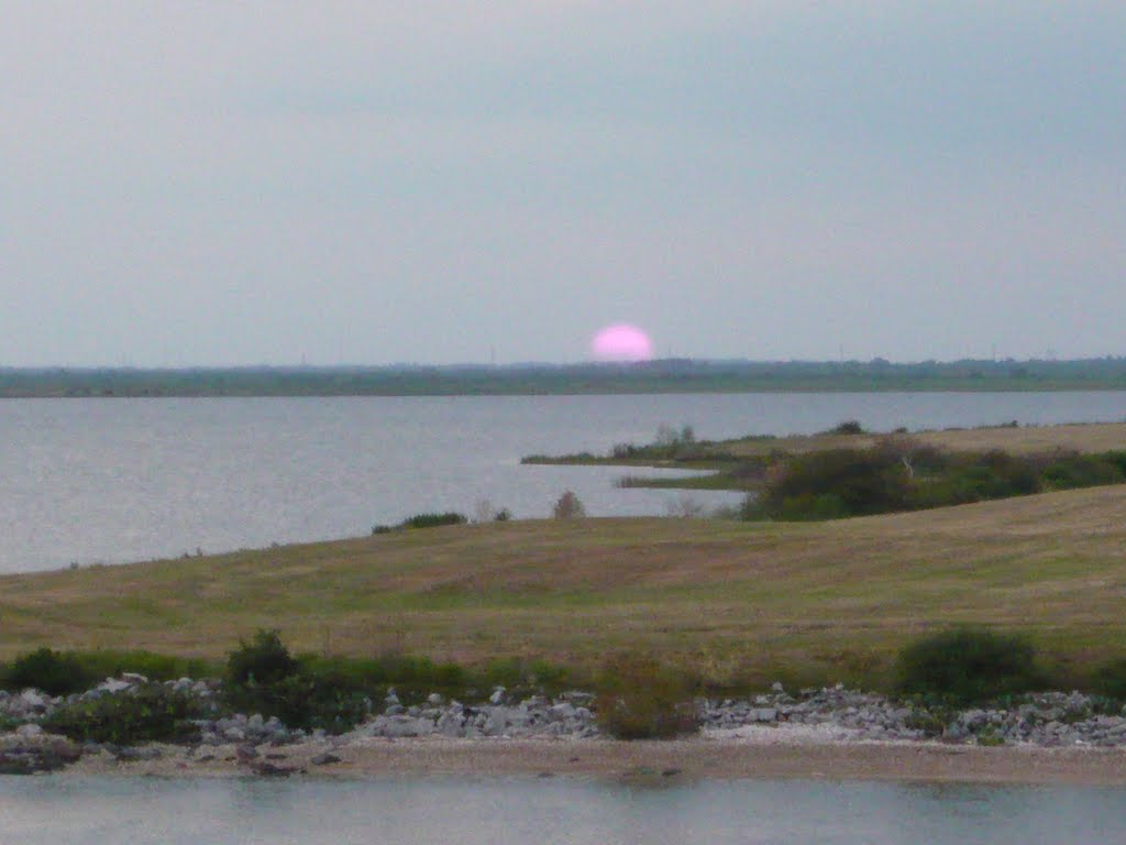 Sunset over Moses Lake, Пфлугервилл
