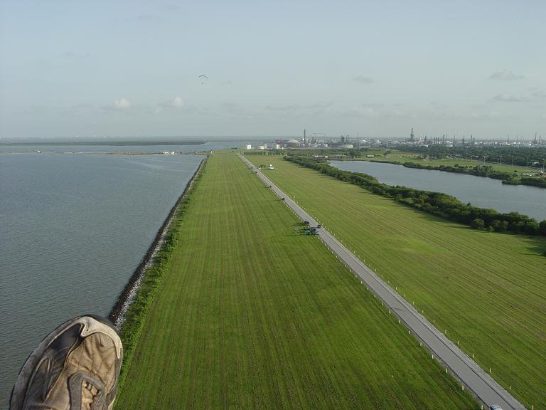 Powered Paragliding Over Texas City Levee, Ричланд-Хиллс