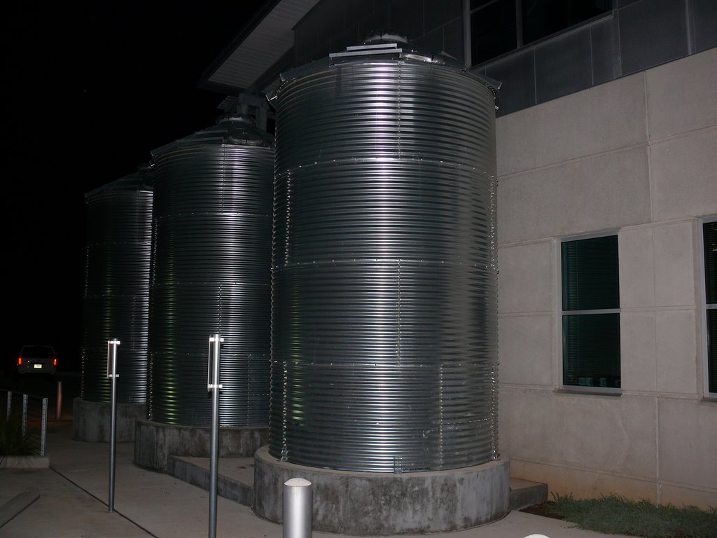 Rain Barrels at LCRAs Redbud Center, Роллингвуд
