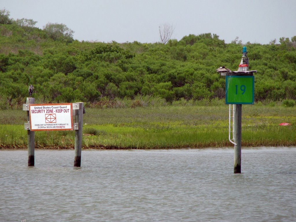 Texas Channel Light 19 and Texas City Security Zone Marker 1, Сагинау