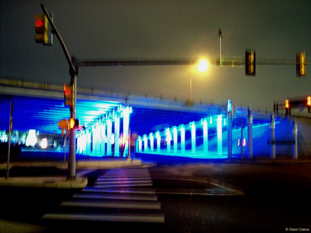 2007 - January 14th - 12:47AM CST - Houston Street/I-37 Interchange "Neon Overpass", looking ESE., Сан-Антонио