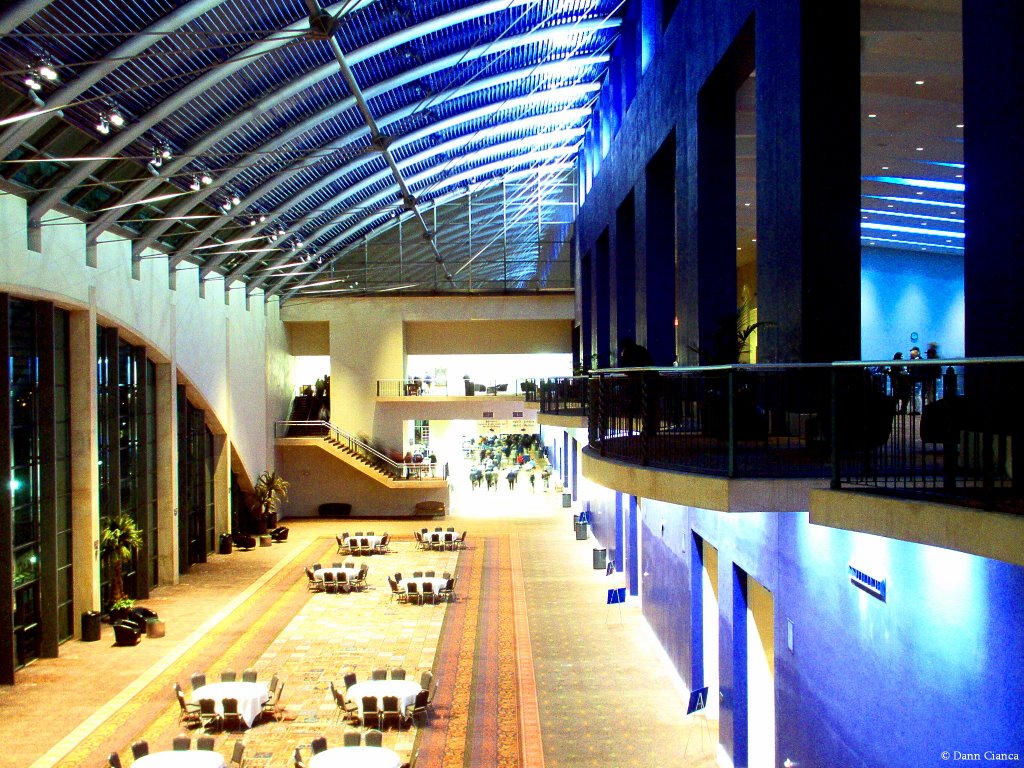 2007 - January 17th - 9:21PM CST - Henry B. Gonzalez Convention Center, Main Hall, looking WNW., Сан-Антонио