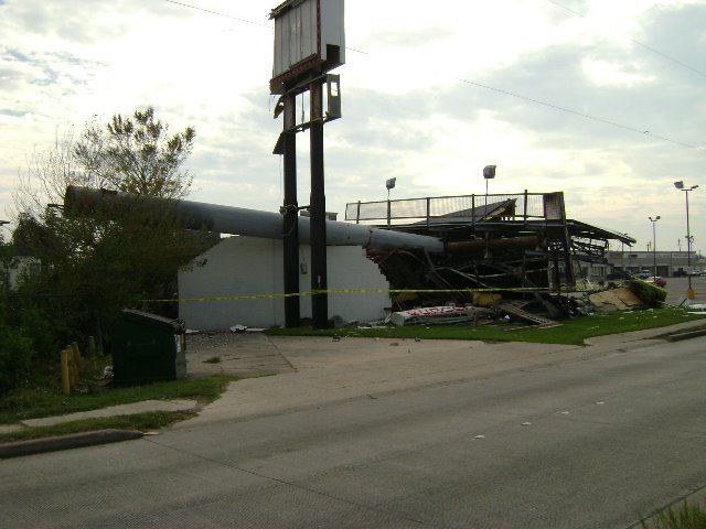 burger house after Hurricane Ike, Саут-Хьюстон