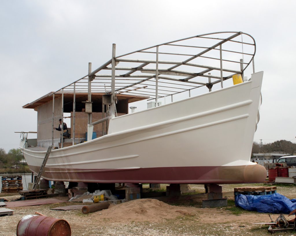 Aluminium Lugger Under Construcion, Сегуин