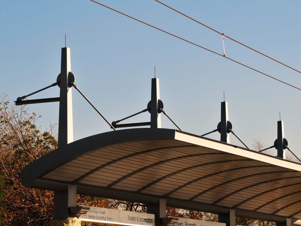 Suspended Platform Awnings at Farmers Branch Light Rail Station, Фармерс-Бранч