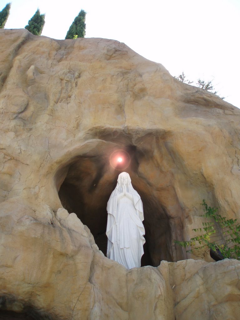Houstons Replica of the Grotto at Lourdes (Our Lady of Lourdes Church), Эль-Кампо