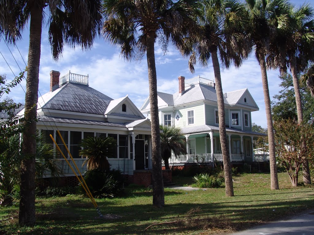 a pair of Four-Squares, historic Apalachicola Florida (11-27-2011), Апалачикола