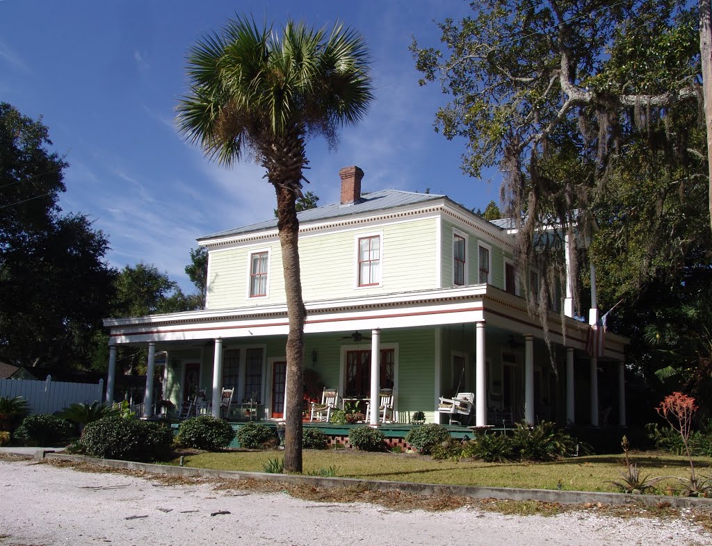 Colonial Revival, built in 1889, historic Apalachicola Florida (11-27-2011), Апалачикола