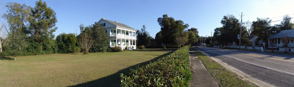 panoramic of historic Bagdad & the 1847 Thompson house (12-31-2011), Багдад