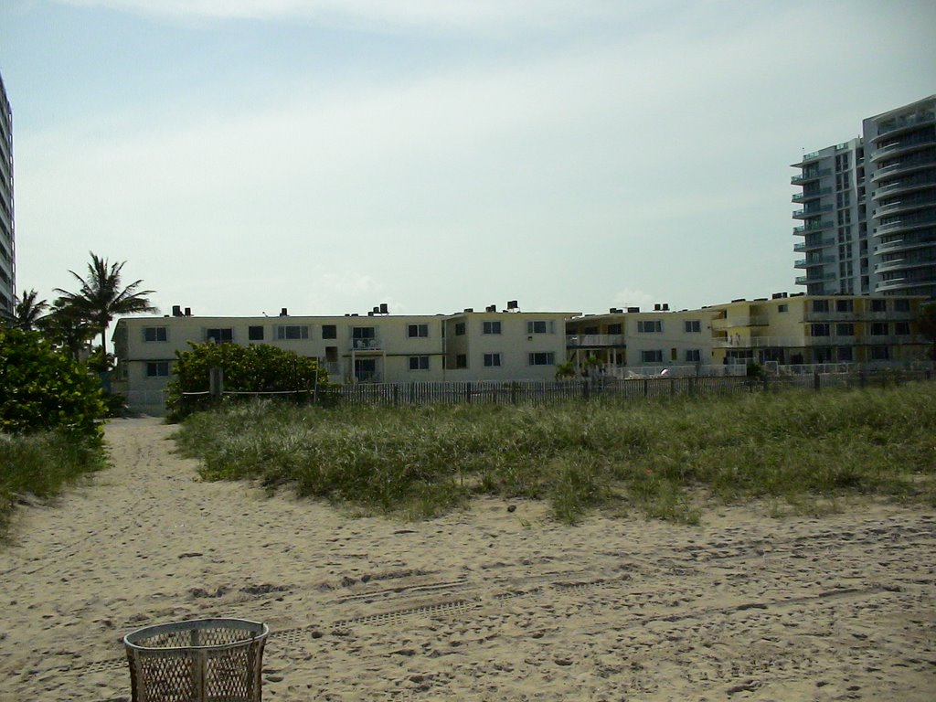 Best Western Oceanfront Resort (View from the Beach), Бал-Харбор