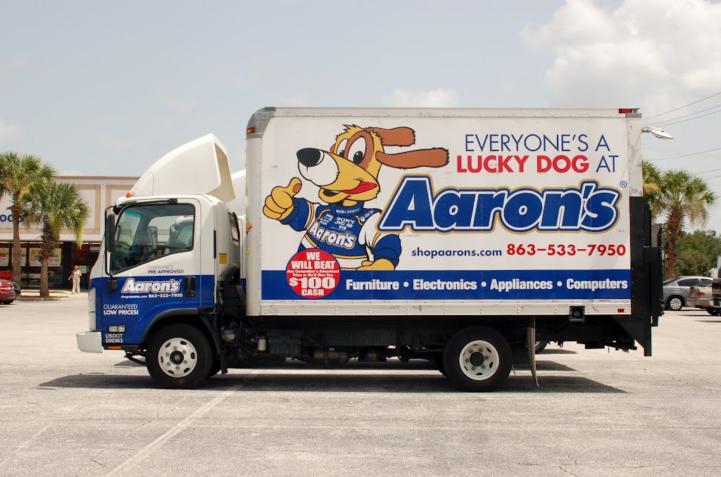 Aarons Delivery Truck at Bartow, FL, Бартау