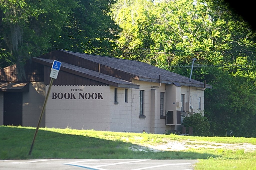 2009 Along US 27, Florida "Booknook", Бельвью