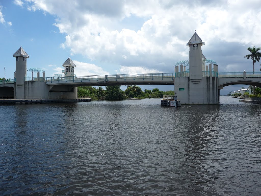 Ocean Ave. Draw Bridge across the ICW, Бойнтон-Бич
