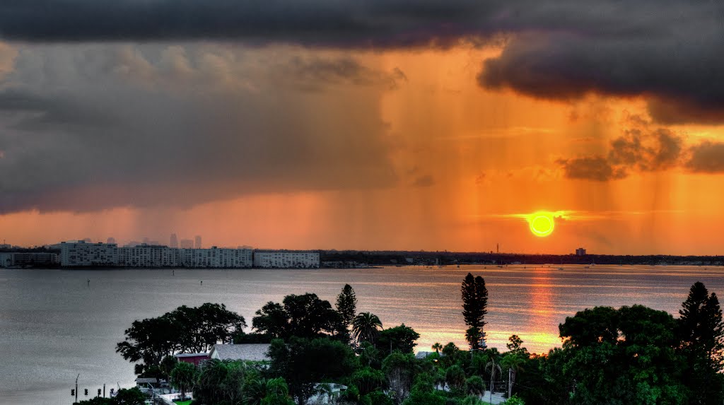 Dawn Rainshowers Over St. Petersburg, Галфпорт