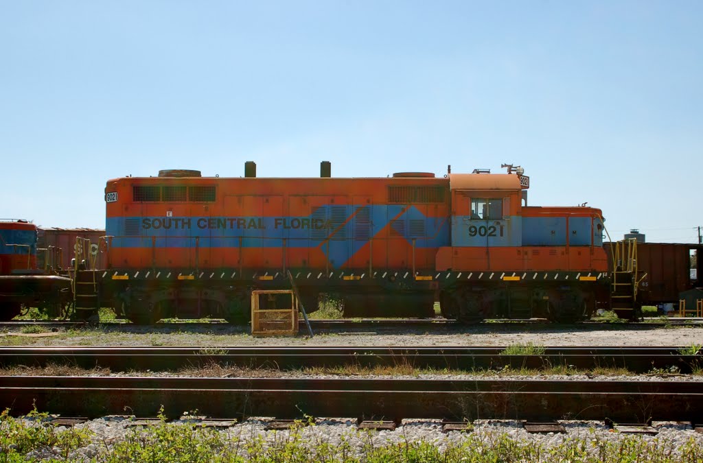 South Central Florida Express Railroad EMD GP18 No. 9021 at Clewiston, FL, Гарлем