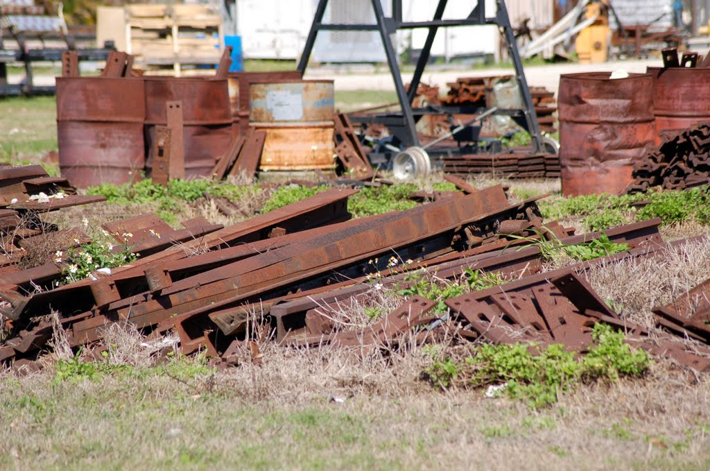 Rusted Track Parts at Clewiston, FL, Гарлем