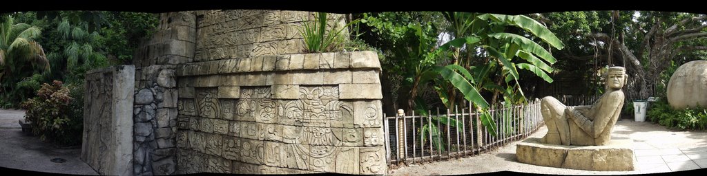 Mayan Temple - Palm Beach Zoo, Глен-Ридж