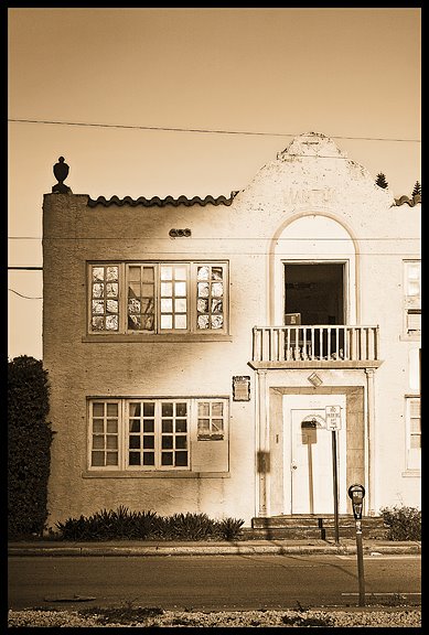 A vintage building in Hollywood, Florida, Голливуд