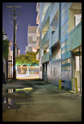 A Hollywood alley at night, Голливуд
