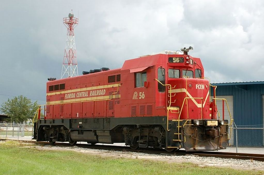 Florida Central Railroad EMD/ATSF CF7 No. 56 sits on Florida Midland Railroad tracks at Bartow, FL, Гордонвилл