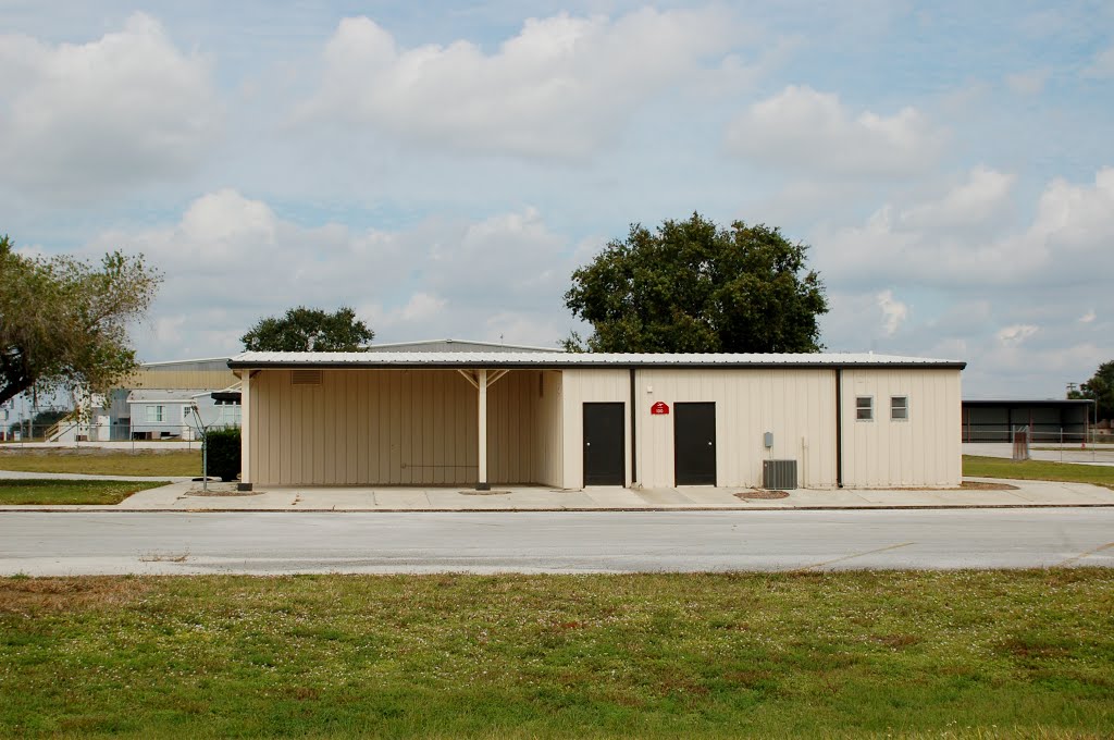 Building No. 100 at Bartow Municipal Airport, Bartow, FL, Гордонвилл