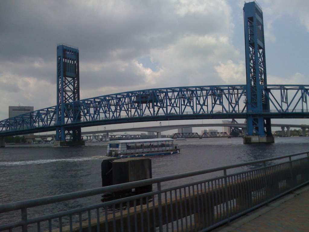 St. Johns River Ferry Service passing under the John T. Alsop Jr. "Main Street" Bridge, Джексонвилл