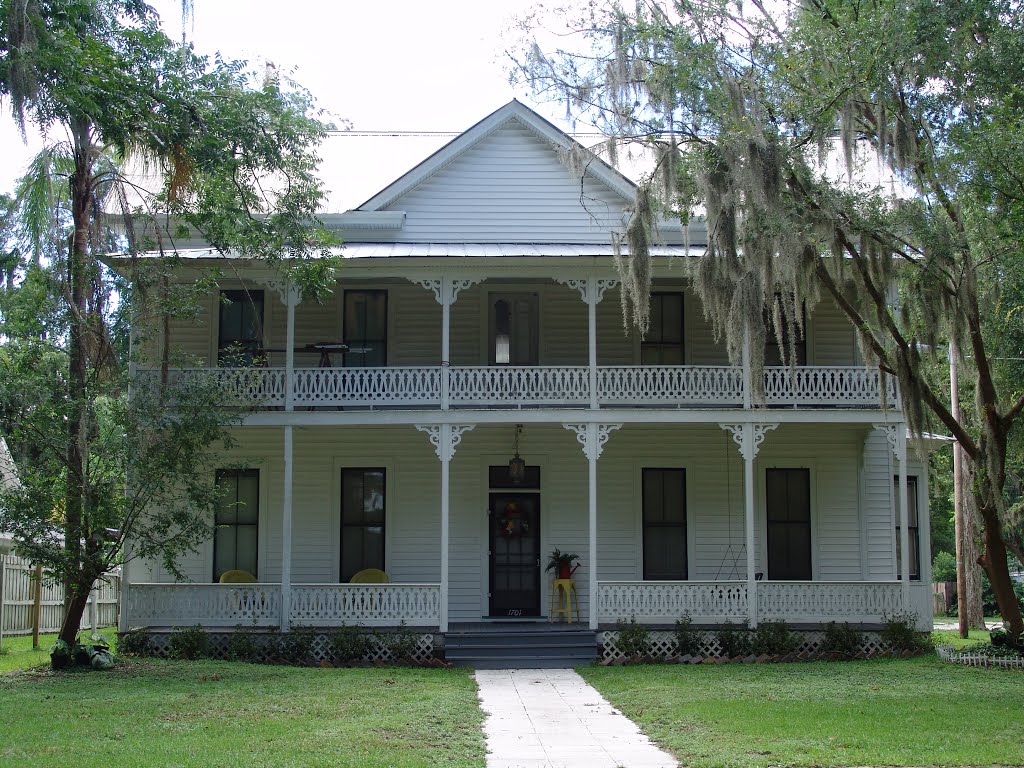 classic southern architecture, probably dates to 1880s-1890s, Seffner Fla (7-14-2012), Довер
