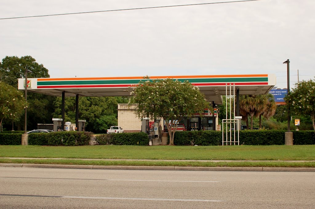 7 Eleven Store and Gas Station at Eloise, FL, Игл-Лейк