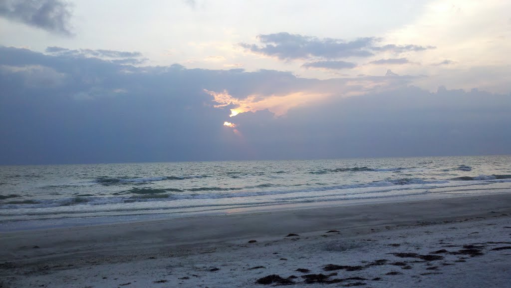 Sunset over Gulf of Mexico at Indian Rock Beach, Florida, Индиан-Рокс-Бич