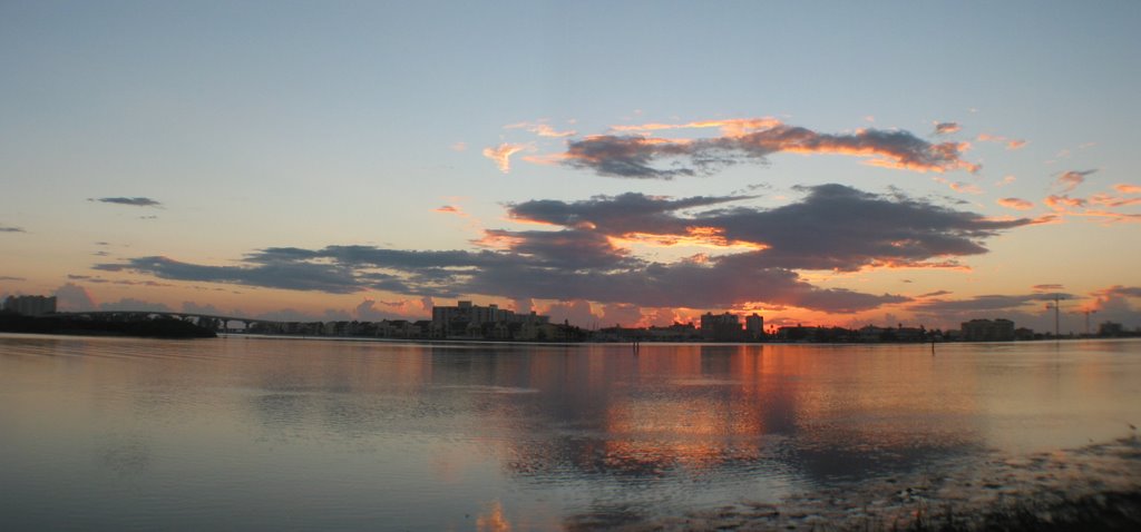 Clearwater Bay at Sun Set, Клирватер
