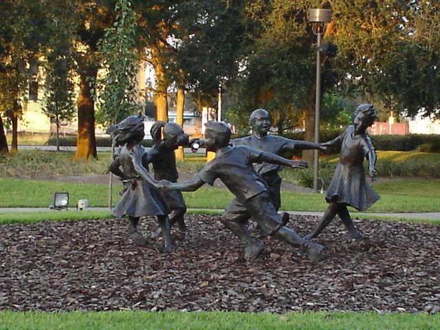 Statue at Largo Park, Ларго