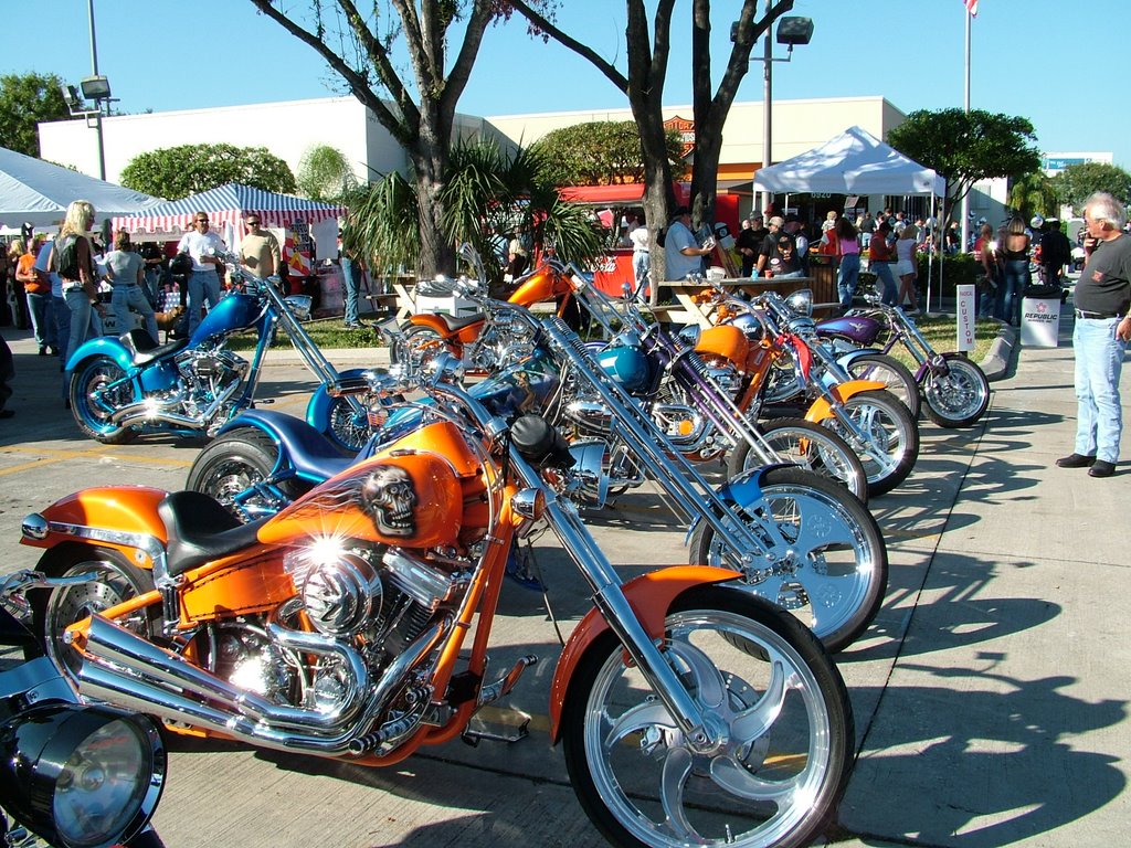 Dale Mabry  Harley Davidson Motorbikes, Лето