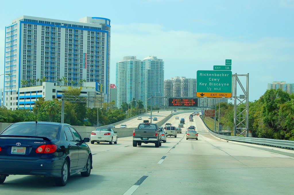 Freeway I-95 se jetant sur BBC..., Майами
