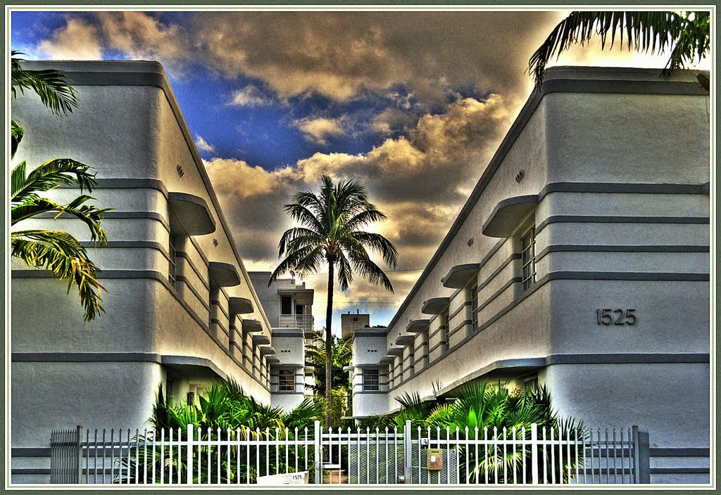 Miami Beach Art Deco Style Apartment, Майами-Бич
