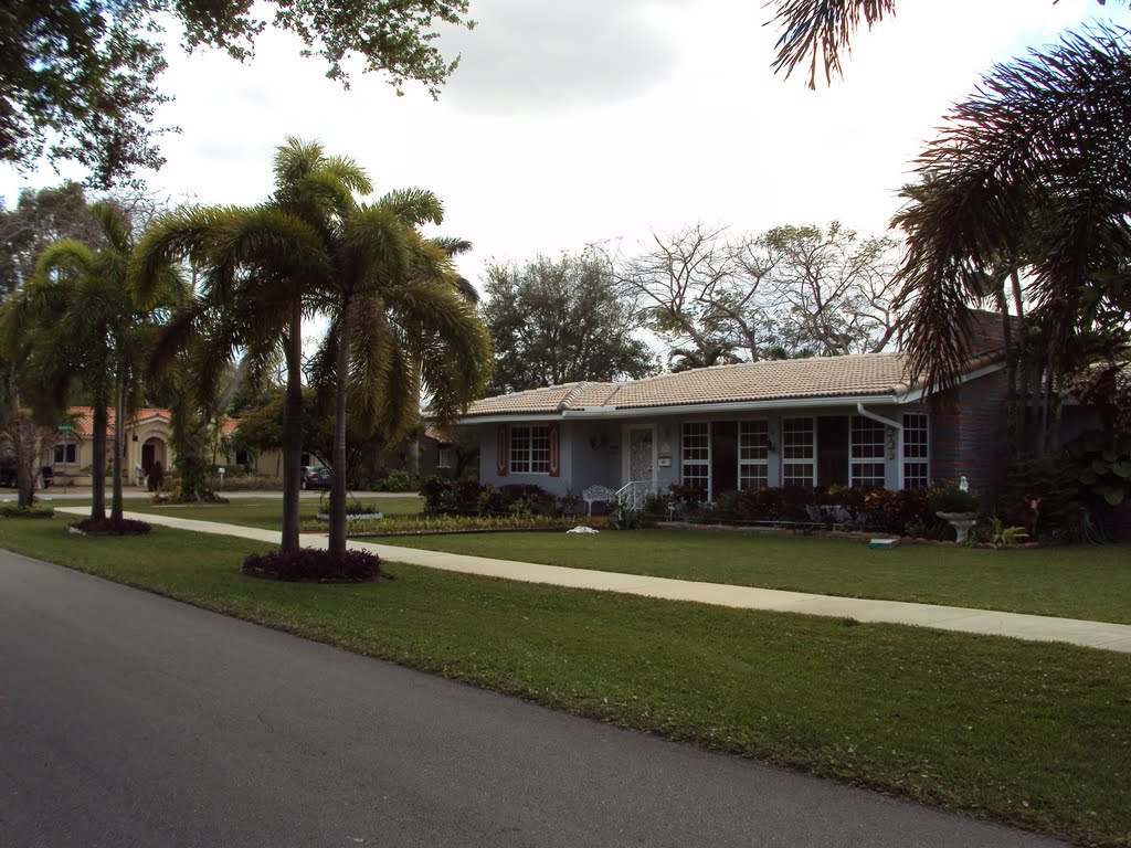 Nice house and Landscaping-Pinola Dr, Майами-Спрингс