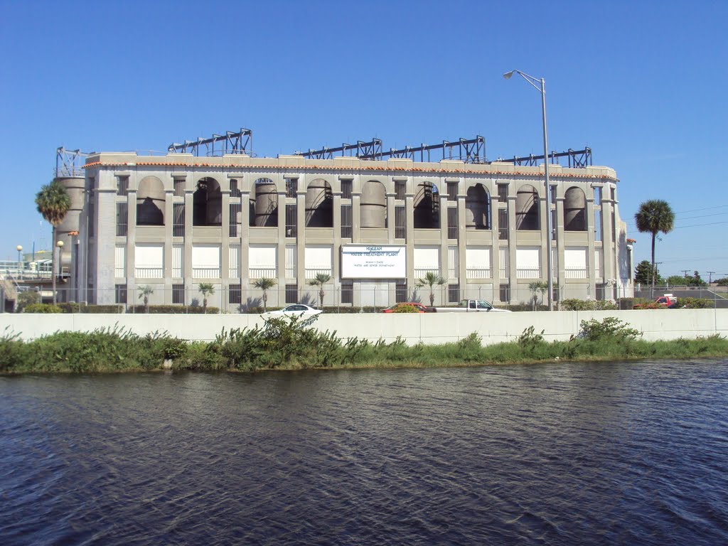 Hialeah Water Treatment Plant-Facade from Okeechobe River, Майами-Спрингс
