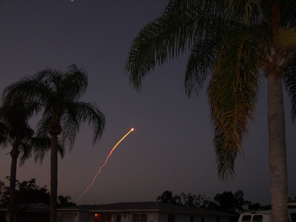 1-Shuttle Launch 3-15-09: Ascending in the Florida sky, showing the giant flame of "the rockets red glare" of the main engines, Малабар