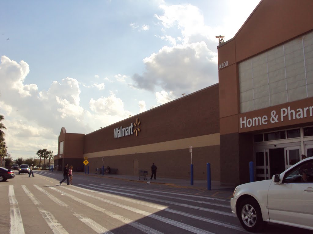 Walmart Supercenter at Hialeah Gardens, Медли