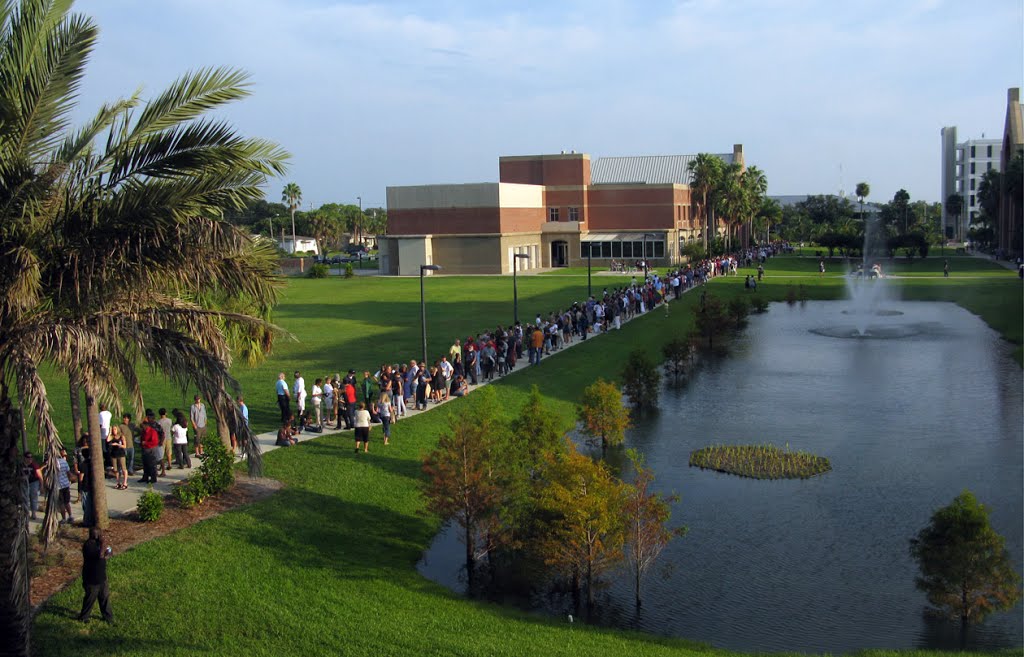 The line to see President Obama, Fla Inst of Tech campus, Мельбурн