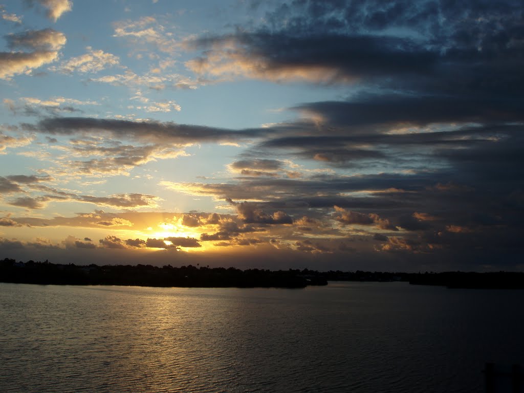 Sunrise over Sykes Creek, Мерритт-Айленд