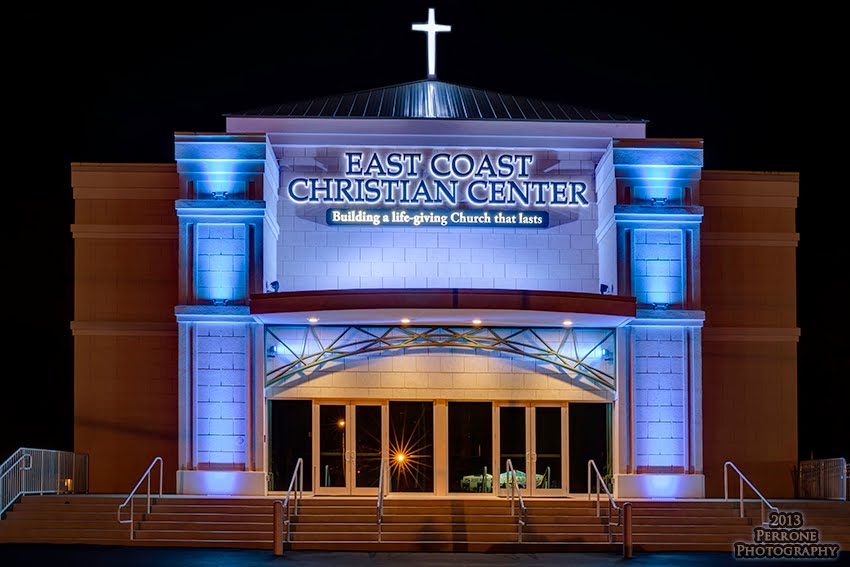 East Coast Christian Church at night, Мерритт-Айленд
