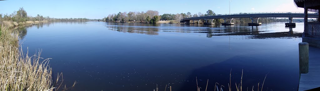 panoramic of Blackwater River, looking north to east from downtown Milton Fla (12-31-2011), Милтон