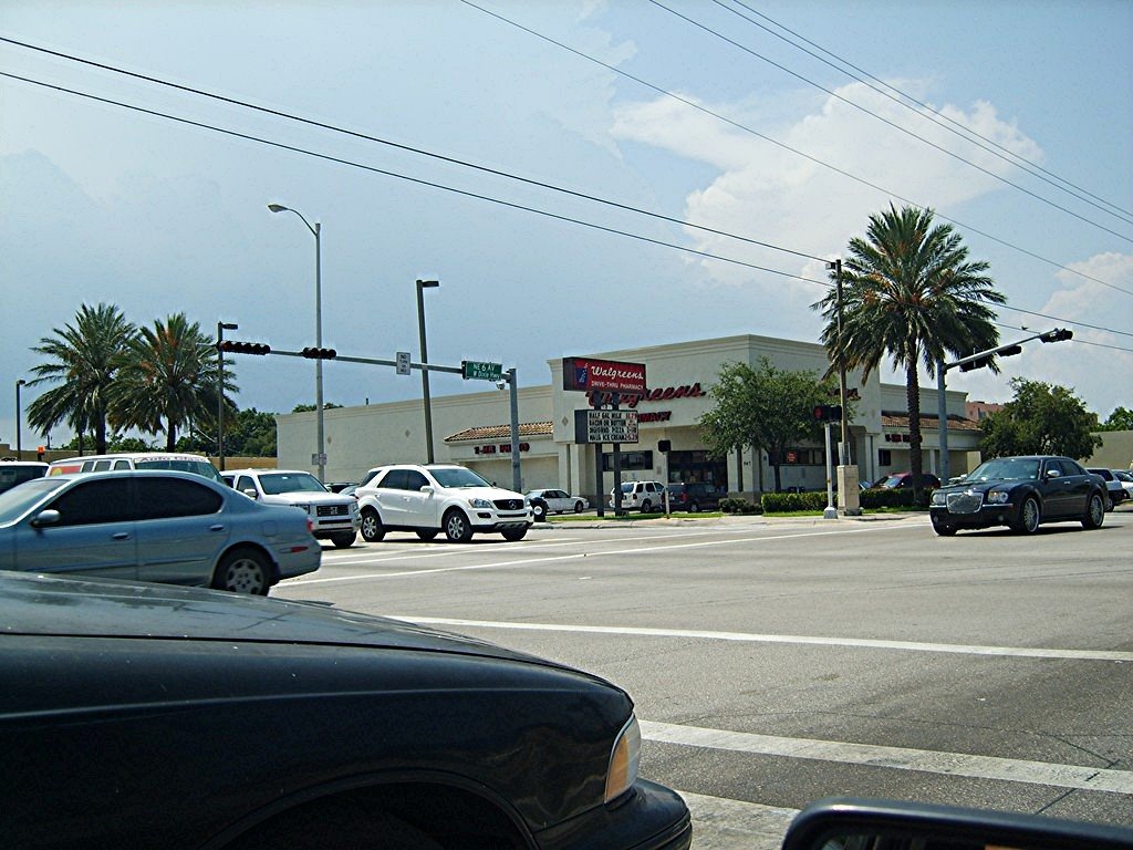 Farmacia en 125 Street y Dixie Hwy, Норт-Майами