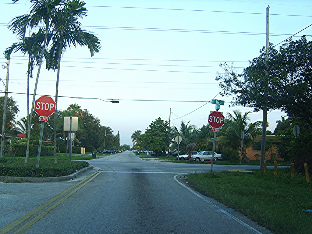 Calle 143 NE y la 16 Ave, Норт-Майами