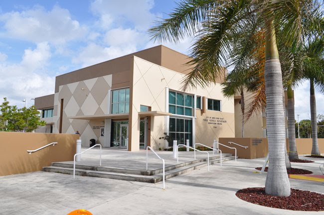 North Miami Beach Public Services Administration Building, Норт-Майами-Бич