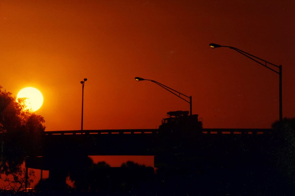 Sunset over I-95, Норт-Эндрюс-Гарденс